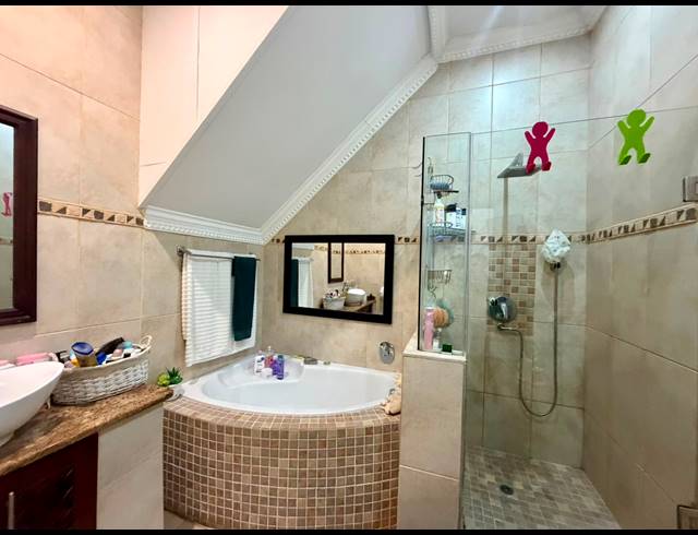 5 BEDROOM FREEHOLD FOR SALE IN MEER EN SEE